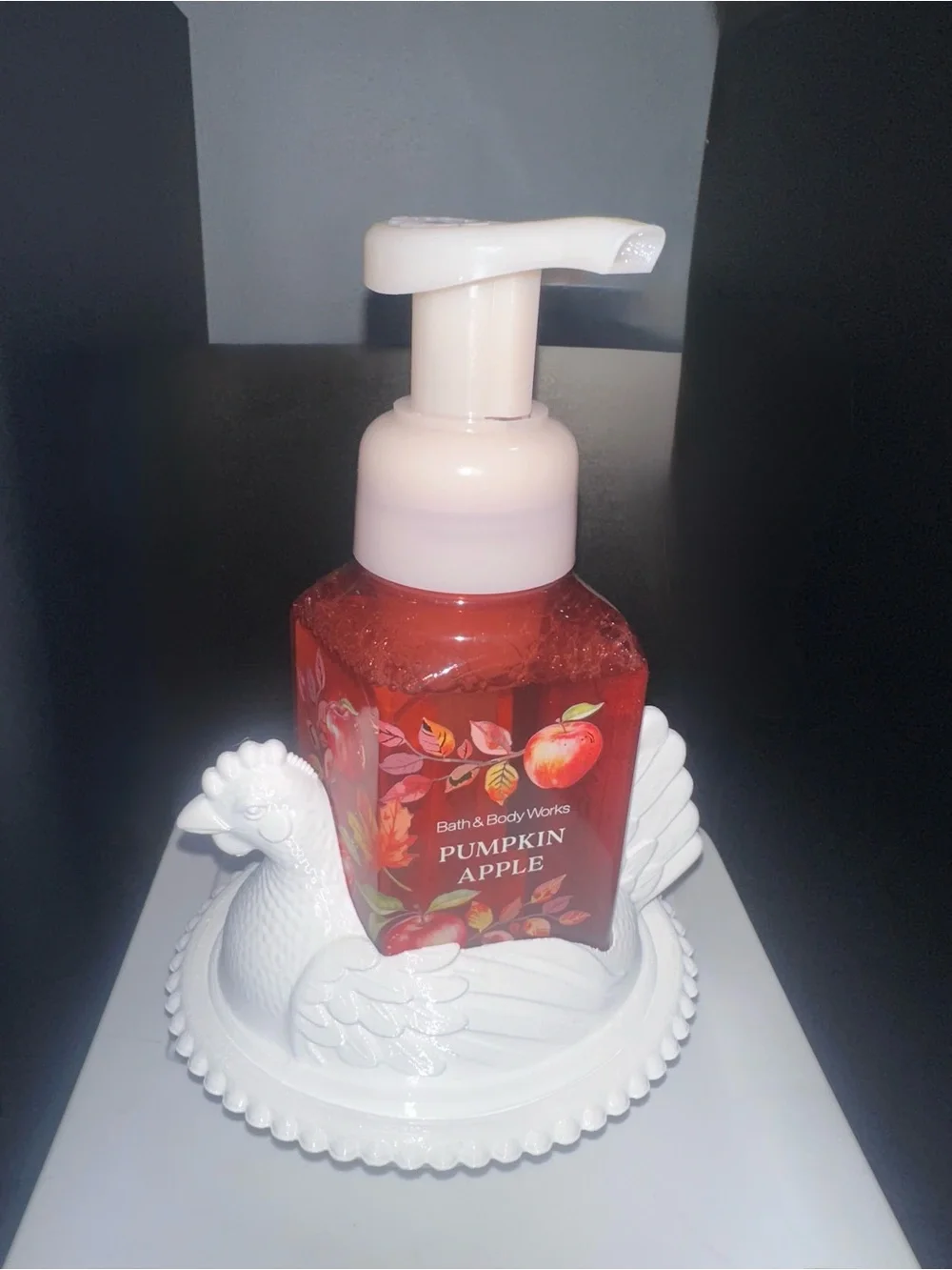 Bath & Body Works Pumpkin Apple Foaming Hand Soap - Red